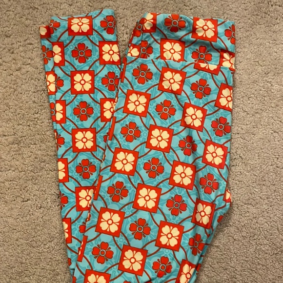 LuLaRoe leggings super soft- vibrant colors worn once - Picture 1 of 4